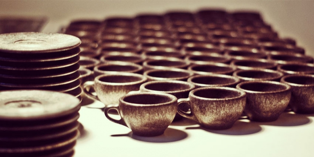 Des tasses de café fabriquées à base de café recyclé